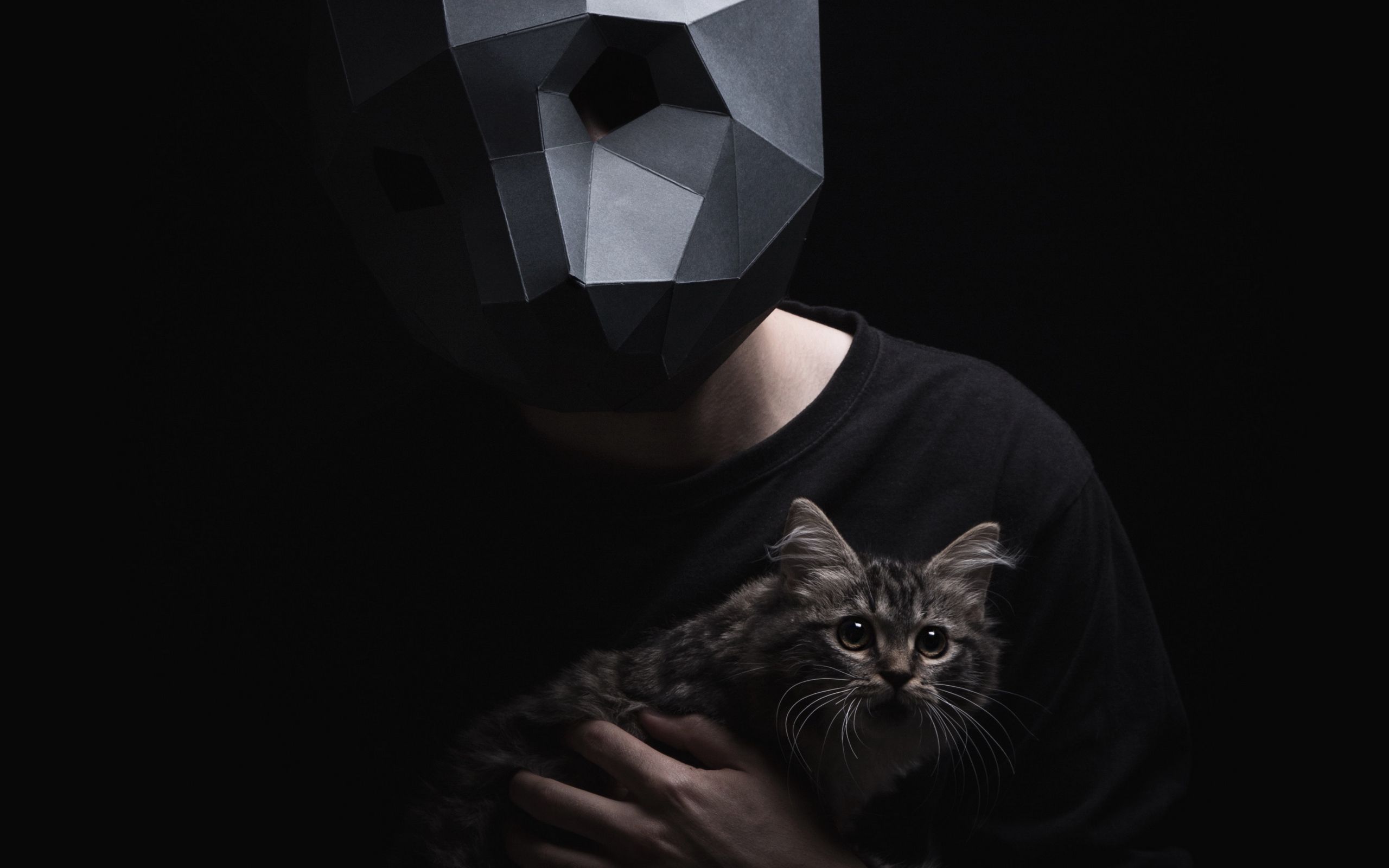 Выступление кота в маске. Чел в маске кота. Человек в маске кота. Мужчина в маске кота. Маска кота.