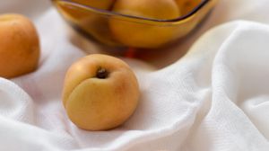 Превью обои абрикосы, фрукты, миска, композиция