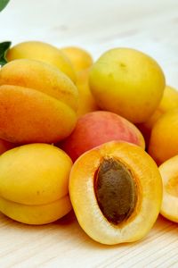 Превью обои абрикосы, фрукты, спелый, косточка