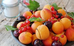 Превью обои абрикосы, вишня, смородина, фрукты, ягоды