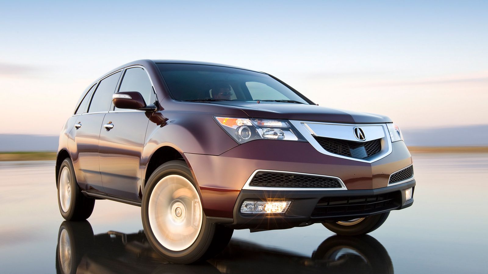 Скачать 1600x900 acura, mdx, бордовый, джип, вид спереди, акура, дрифт,  мокрый асфальт, авто, скорость обои, картинки 16:9