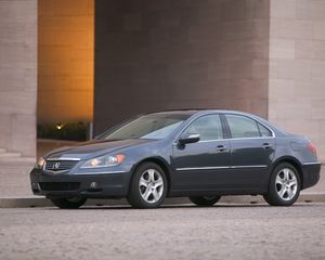 Превью обои acura, rl, 2004, синий, вид сбоку, стиль, акура, авто, здание, асфальт