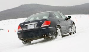 Превью обои acura, rl, черный, вид сзади, акура, авто, снег, стиль, природа