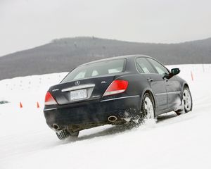 Превью обои acura, rl, черный, вид сзади, акура, авто, снег, стиль, природа