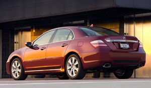 Превью обои acura, rl, красный, вид сбоку, стиль, акура, седан, авто, здание