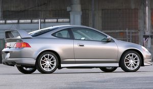 Превью обои acura, rsx, 2003, серый металлик, вид сбоку, стиль, авто, акура, здание, асфальт