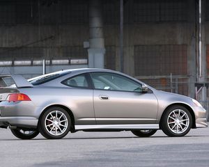 Превью обои acura, rsx, 2003, серый металлик, вид сбоку, стиль, авто, акура, здание, асфальт