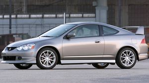 Превью обои acura, rsx, 2003, серый металлик, вид сбоку, стиль, авто, акура, здание, асфальт