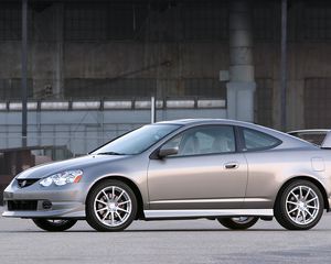 Превью обои acura, rsx, 2003, серый металлик, вид сбоку, стиль, авто, акура, здание, асфальт