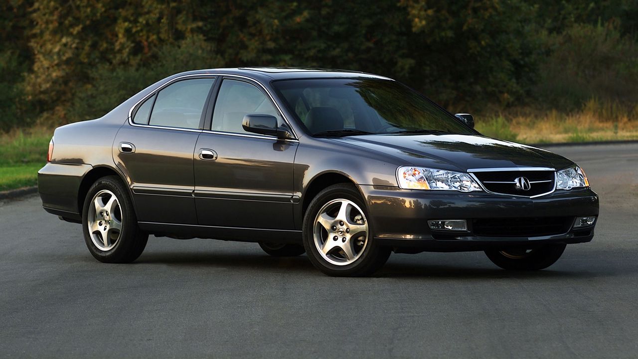 Обои acura, tl, 2002, черный, вид сбоку, стиль, авто, трава, деревья, асфальт