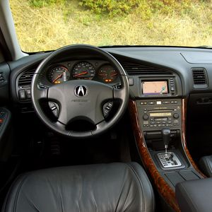 Превью обои acura, tl, 2002, салон, интерьер, руль, спидометр, трава