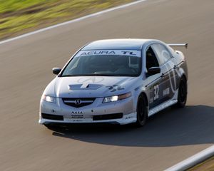 Превью обои acura, tl, 2004, белый, вид спереди, стиль, спорт, авто, акура, скорость, трава