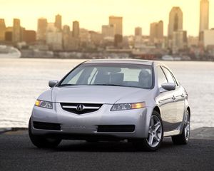 Превью обои acura, tl, 2004, серебряный металлик, вид спереди, стиль, авто, акура, закат, город, вода