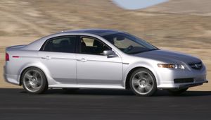 Превью обои acura, tl, 2004, серебряный металлик, вид сбоку, стиль, акура, авто, скорость, горы, асфальт