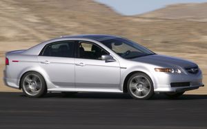 Превью обои acura, tl, 2004, серебряный металлик, вид сбоку, стиль, акура, авто, скорость, горы, асфальт