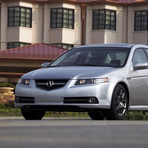 Превью обои acura, tl, 2007, серебряный металлик, вид спереди, стиль, авто, здание, трава