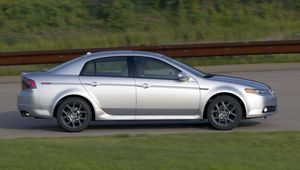 Превью обои acura, tl, 2007, серебряный металлик, вид сбоку, стиль, акура, авто, скорость, природа, кустарники, трава