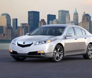 Превью обои acura, tl, 2008, серебряный металлик, вид спереди, стиль, авто, акура, город, вода