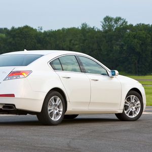 Превью обои acura, tl, 2008, белый, вид сбоку, стиль, авто, акура, деревья, трава