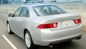 Превью обои acura, tsx, 2003, серебряный металлик, вид сзади, стиль, авто, акура, скорость, улица, город, асфальт