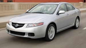 Превью обои acura, tsx, 2003, серебряный металлик, вид спереди, стиль, авто, акура, скорость, здание, мост