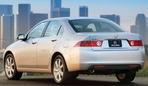 Превью обои acura, tsx, 2003, серебряный металлик, вид сзади, стиль, авто, акура, город, дома, трава, асфальт