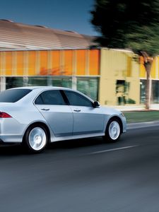 Превью обои acura, tsx, 2006, серебряный металлик, вид сбоку, стиль, авто, акура, скорость, здание, дерево, асфальт