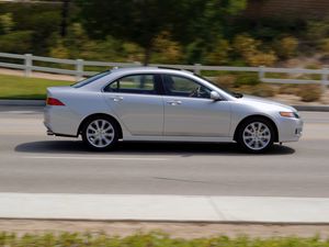 Превью обои acura, tsx, 2006, серебряный металлик, вид сбоку, стиль, авто, акура, скорость, природа, деревья, асфальт