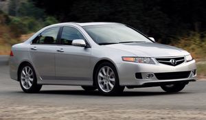 Превью обои acura, tsx, 2006, серебряный металлик, вид сбоку, стиль, авто, акура, скорость, природа, кустарники, асфальт