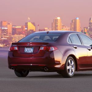 Превью обои acura, tsx, 2008, красный, вид сзади, стиль, авто, акура, город, дома, огни, асфальт