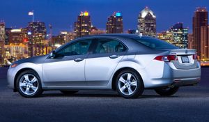 Превью обои acura, tsx, 2008, серебряный металлик, вид сбоку, стиль, авто, акура, небо, город, огни, асфальт