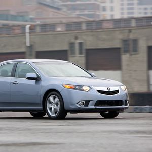 Превью обои acura, tsx, 2010, голубой, вид сбоку, стиль, авто, акура, здание, скорость, асфальт