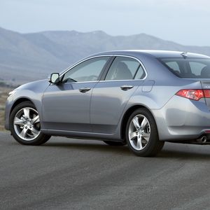 Превью обои acura, tsx, 2010, серый металлиик, вид сбоку, стиль, авто, акура, горы, асфальт, туман