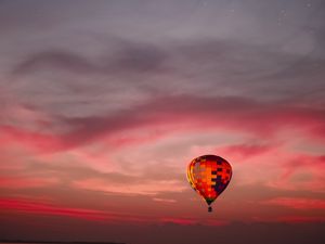 Превью обои аэростат, воздушный шар, небо, полет, облака, закат