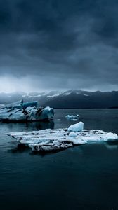 Превью обои айсберг, льдины, снег, озеро, туман, горы, исландия