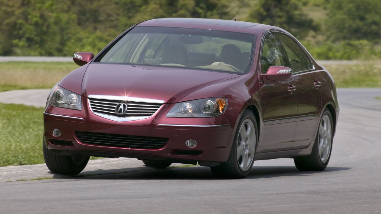 Обои акура, седан, 2004, красный, вид спереди, стиль, acura, rl, авто, трасса, деревья, трава, поворот