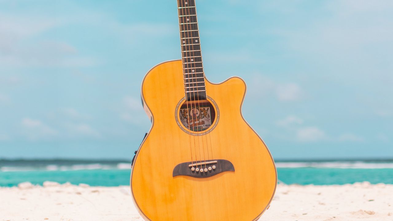 Обои акустическая гитара, гитара, инструмент, пляж, лето, музыка