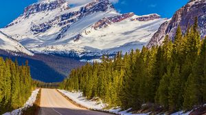 Превью обои альберта, канада, национальный парк банф, горы, дорога, даль, снег