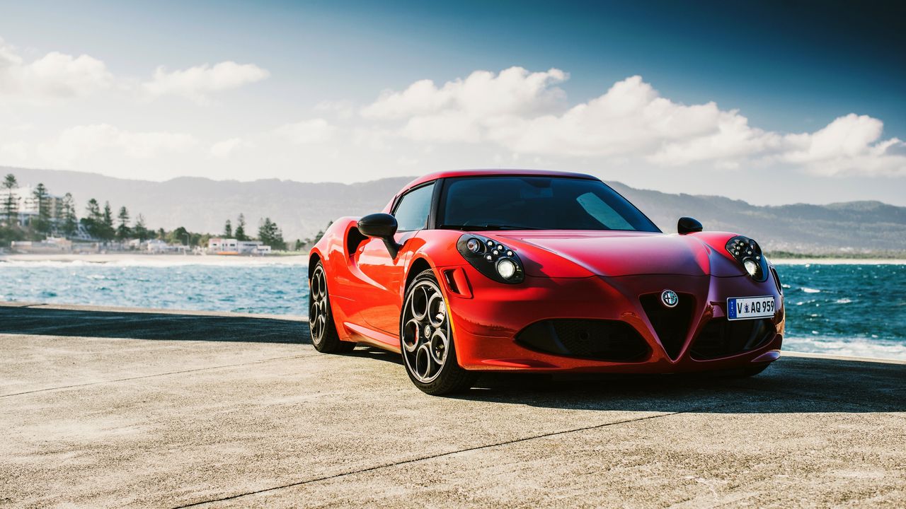 Обои alfa romeo, 4c, au-spec, красный вид сбоку