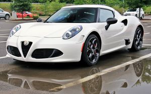 Превью обои alfa romeo 4c, белый, вид сбоку