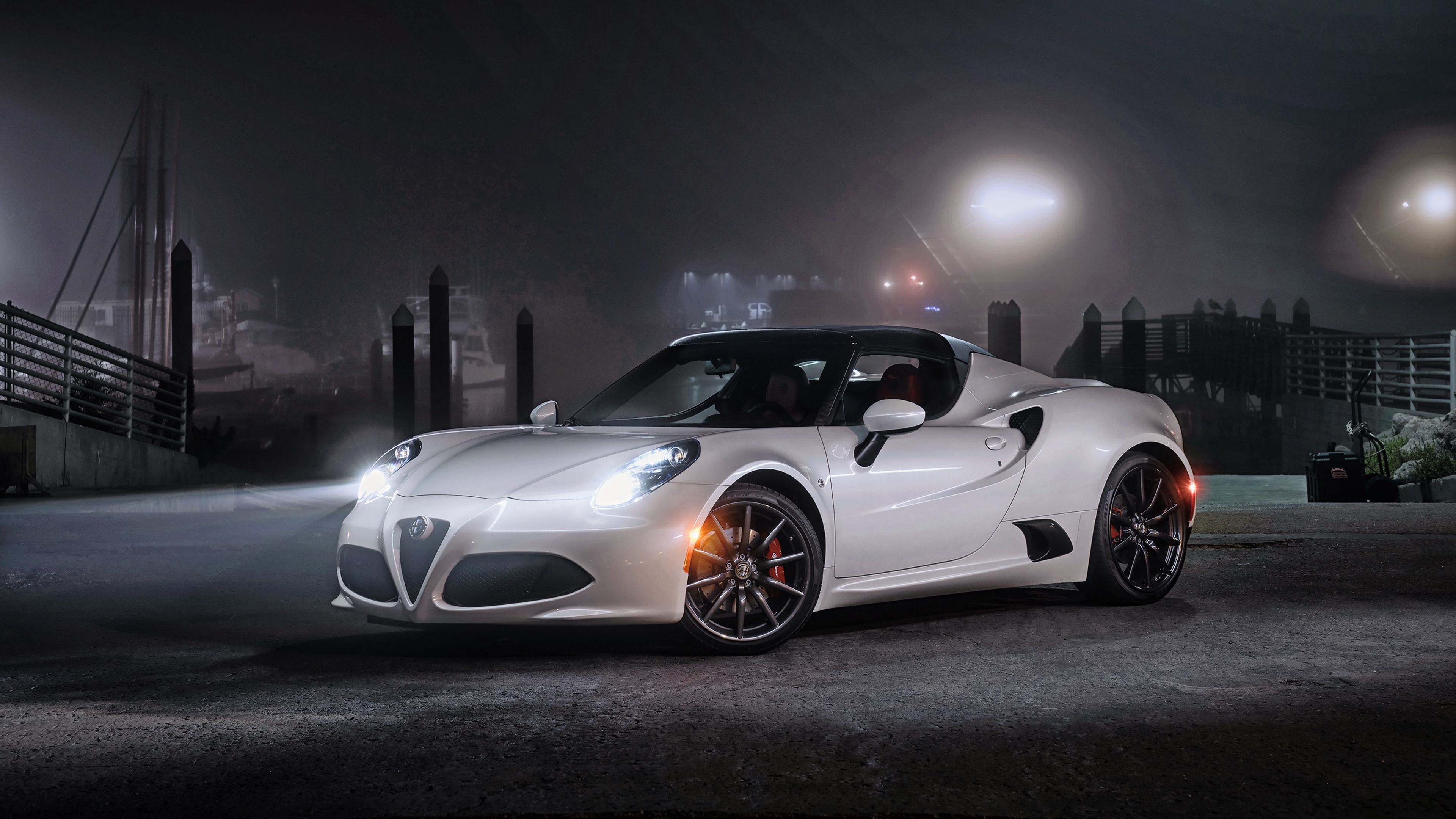 Alfa Romeo 4c вид сбоку