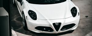 Превью обои alfa romeo 8c spider, alfa romeo, автомобиль, белый, дорога