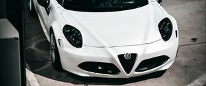 Превью обои alfa romeo 8c spider, alfa romeo, автомобиль, белый, дорога