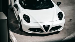 Превью обои alfa romeo 8c spider, alfa romeo, автомобиль, белый, дорога