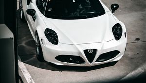 Превью обои alfa romeo 8c spider, alfa romeo, автомобиль, белый, дорога