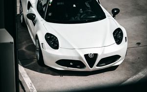 Превью обои alfa romeo 8c spider, alfa romeo, автомобиль, белый, дорога