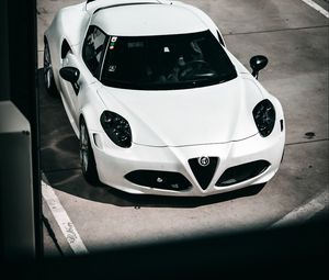 Превью обои alfa romeo 8c spider, alfa romeo, автомобиль, белый, дорога