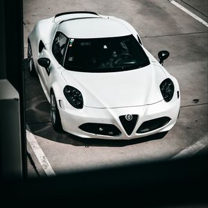 Превью обои alfa romeo 8c spider, alfa romeo, автомобиль, белый, дорога