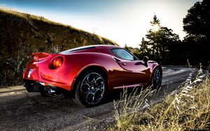 Превью обои alfa romeo, alfa romeo 4c, красный, вид сбоку