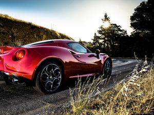 Превью обои alfa romeo, alfa romeo 4c, красный, вид сбоку